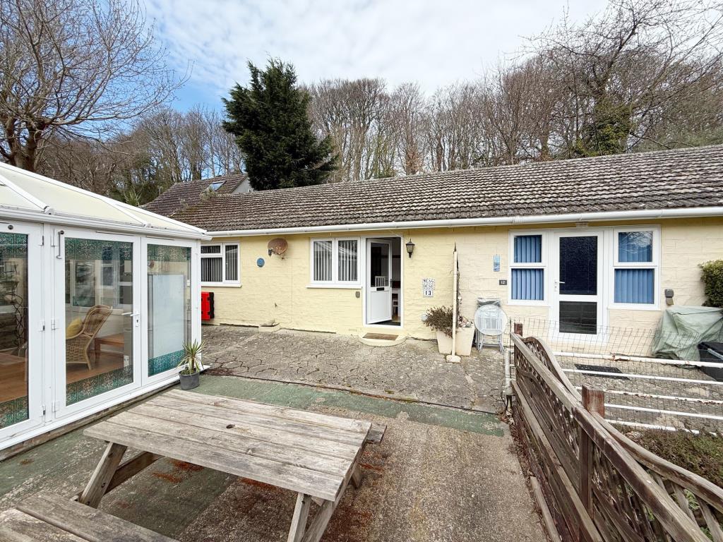 Lot: 18 - TWO-BEDROOM HOLIDAY CHALET FOR IMPROVEMENT - Front view of the holiday chalet